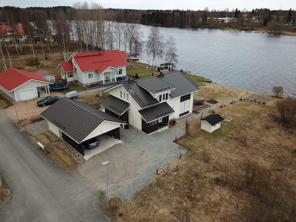 Omakotitalo Iisalmi, Länsiranta Kohdenumero 621350 5h,k,kph,wc,vh,saunaosasto,ten.tila,var,ak, 169,0 m²/203,0 m² Kov. 2011 Energialuokka B 2007 Mh. 379 000,00 Tiiliruukintie 8.