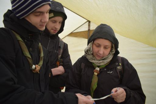 vanhoihin armeijan sänkyihin, jotka piti koota ja lopussa taas