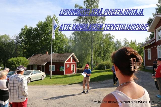 Hymeristeja paikka ilmeiseti kiinnosti, koska paikalle saapui 46 autokuntaa. Perjantaina, kun autot oli paikoillaan, olikin saunan aika.