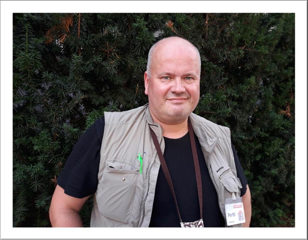 Jo puoli vuotta hän on ollut talossa ja pesti jatkuu vuoden loppuun. Mahamudin mielestä ohjaustyö on mielenkiintoista: Kylämajassa kohtaa monen ikäisiä ihmisiä erilaisista kulttuureista.