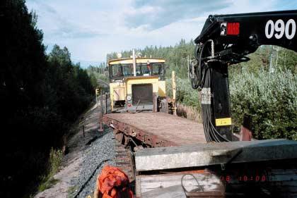 A wagon of Tka 155 remained between the track lorries and fell off the rails. Kuva 4.. Kuva Tka 155:n lavalta Pirttikankaan ja Vilppulan suuntaan kuvattuna.