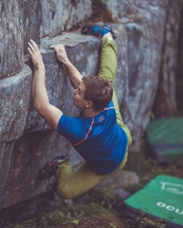 Oikean jalan varvashuukki Termeillä heel hook ja toe hook on jalkahuukin tapaan suomen kielessä osittain omakielinen, suomen kieleen sopeutettu vastine, mutta käytössä ovat myös sekä täydellinen
