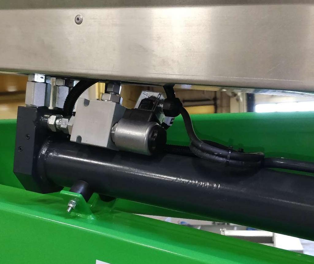 1 Kaikki sylinterit paitsi orjasylinteri on varustettu kuormanlaskuventtiileillä oheisessa kuvassa osa 1 - jotka estävät sylinterin liikkeet mikäli esim. hydrauliletku vaurioituu.