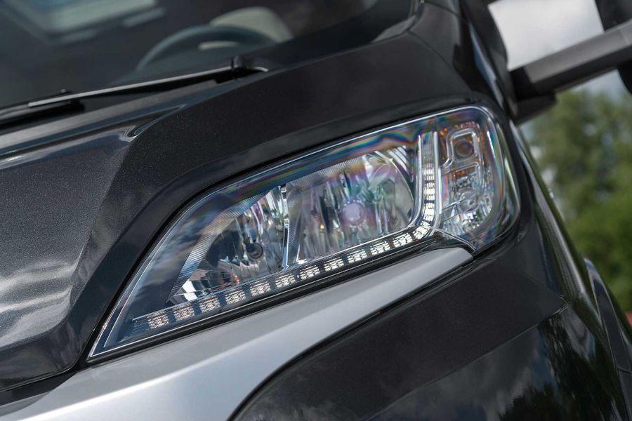 HYMER Exsis-t -matkailuauton nimi Performancemallissa Valinnainen