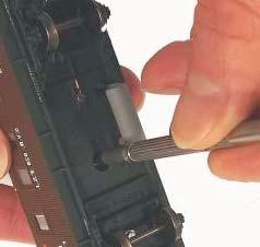 Katto kiinnitetään koriin 1,4mm:n messinkimutterilla.