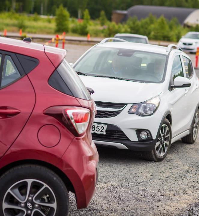 Perustelut kevytautojen lainsäädännölle kevytautojen salliminen parantaisi huomattavasti nuorten liikenneturvallisuutta, sillä kevytautot korvaisivat ensisijaisesti mopoja ja mopoautoja, joiden