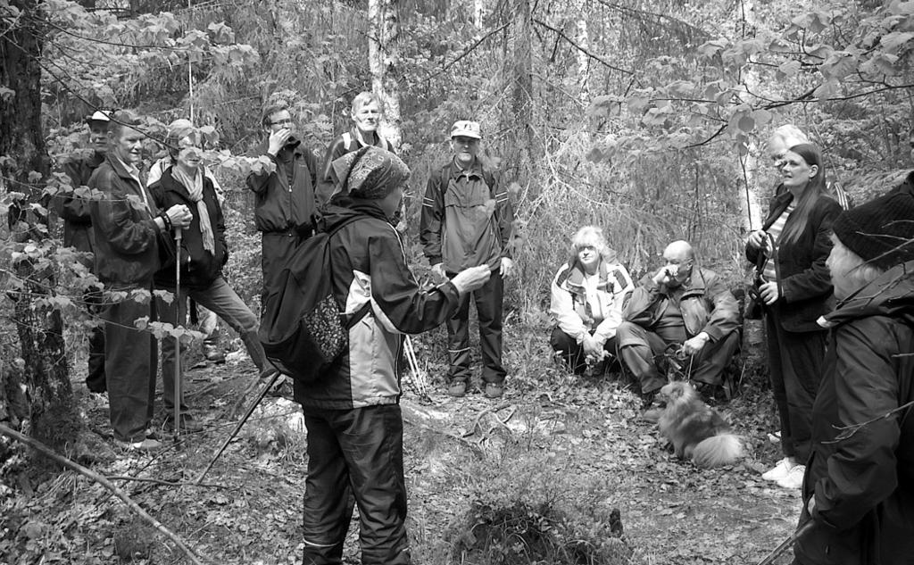 Asocioj Printempa ekskurso en Lempäälä Sabatmatene 24.5. kolektiøis 24 naturamikoj kaj unu hundo por migri etan parton de la longa Birgitan polku padaro æe la lago Höytämönjärvi.