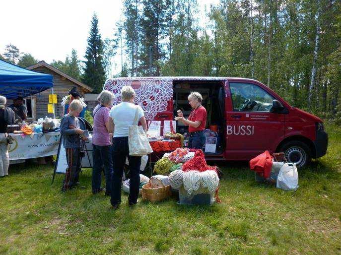 31 Erityisenä kiinnostuksen kohteena oli Pohjois-Karjalan alueella toimiva Taito Bussi -hanke.