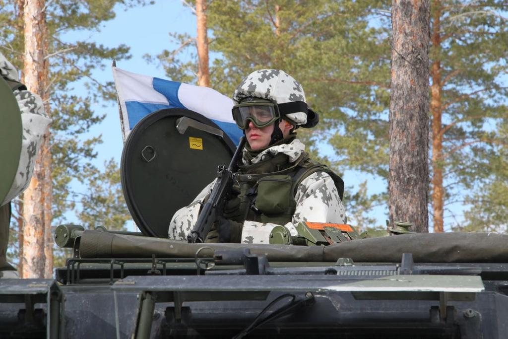 TURVALLISUUS JA PUOLUSTUS SUOMALAISEN HYVIN VOINNIN KIVIJALKA PUOLUSTUSMINISTERIÖN TULEVAISUUSKATSAUS Suomen turvallisuus- ja puolustuspoliittiset perusvalinnat vaikuttavat keskeisesti myös