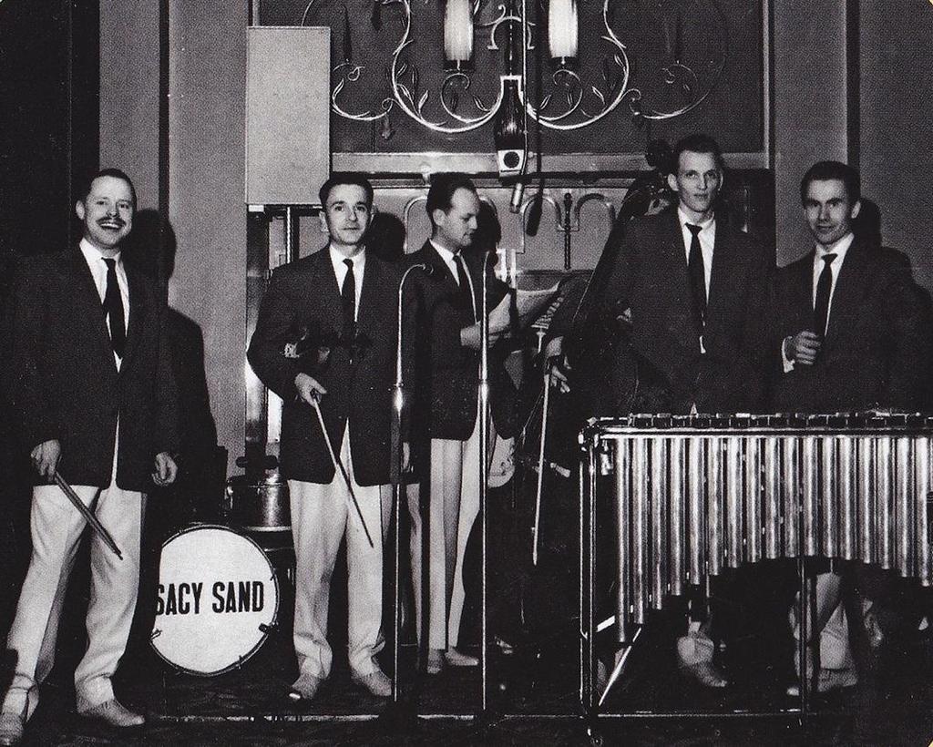 Vuonna 1958 orkesteri esiintyi ravintola Adlonissa seuraavassa kokoonpanossa: Sacy Sand perkussiot, rummut ja laulu, Karl-Heinz Piesnack trumpetti ja viulu, Jorma Lamppu piano, Pentti Koski basso ja
