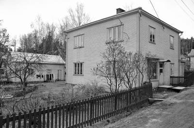 lukuhuoneeksi. 1941 Avattiin lehtilukusali Väinönkadulla ja Vaasankadulla. 1944 Jyväskylän kaupunginkirjaston ensimmäinen sivukirjasto aloitti toimintansa Tourulassa.