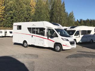 istuinpaikka, TV-valmius. Iso jääkaappi/pakastin ym. Adria Twin Plus 0 SL 3.930 Fiat 2,3 Mjet 10hv 2019. Automaatti.