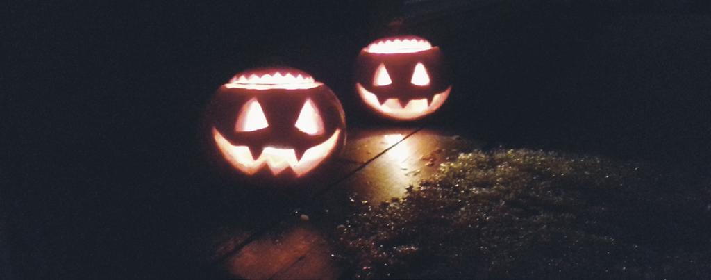 Hietasaaren Halloween Tänä vuonna juhlittiin halloweenia Paviljongilla la 27.10. Juhlat päätettiin järjestää ylimääräisenä tapahtumana vähän kuin kokeillen, lasten iloksi.