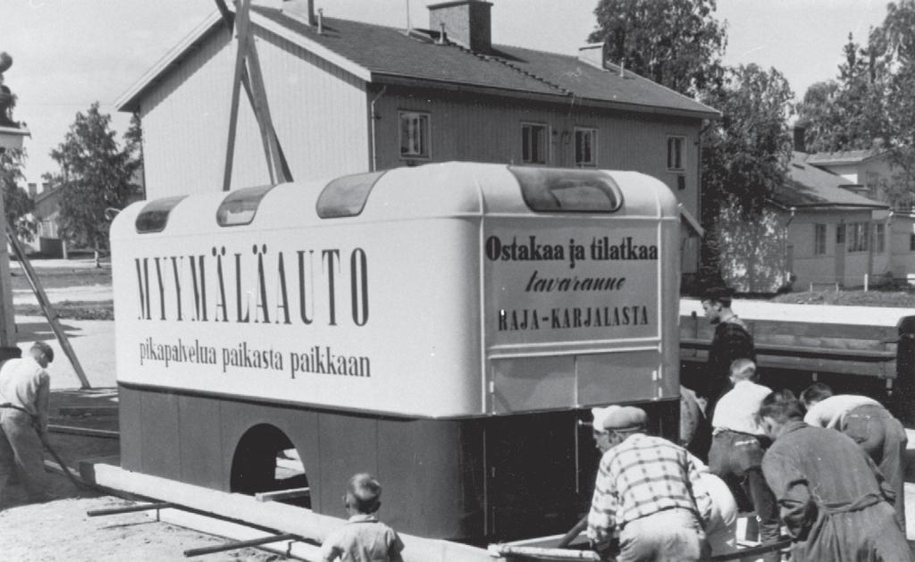 lisätavaran kuljettaminen, kattoikkunat levisivät nopeasti käyttöön. Ennen nykyisenkaltaisia kattoikkunoitakin oli autoissa valoa antamassa ikkunoita katon ja seinän taitekohdassa.