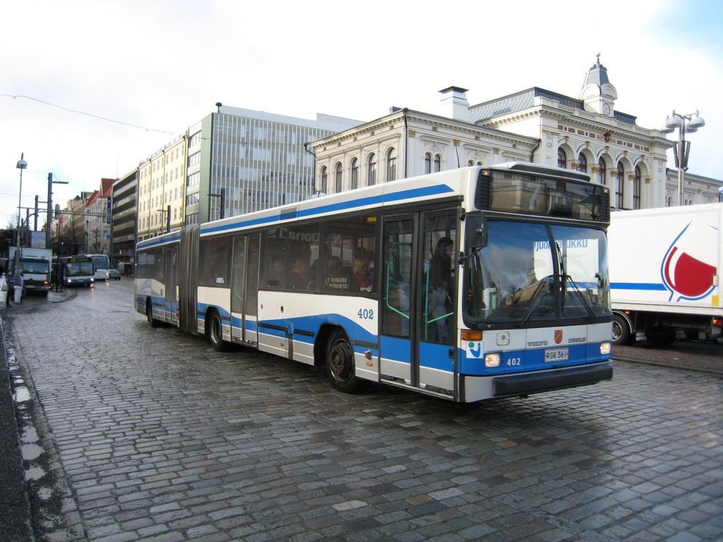 Myös TKL:lle saman tyypin nivelbusseja Tampereelle hankittiin vuodesta 1996 alkaen 8 saman tyypin nivelbussia Niitä vaivasivat samat ongelmat Sähköviat olivat näissäkin yleisiä, kaikki sarjan autot