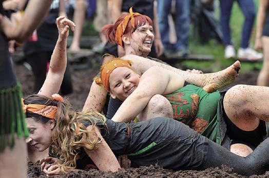 mm-kisat Haukivuorella kuvat swampvolley.com perinneturnaus uudistuu Suolentis nostaa fiiliksen uudelle tasolle Suolentis on vakiinnuttanut paikkansa hullunhauskana aikuisten tapahtumana.