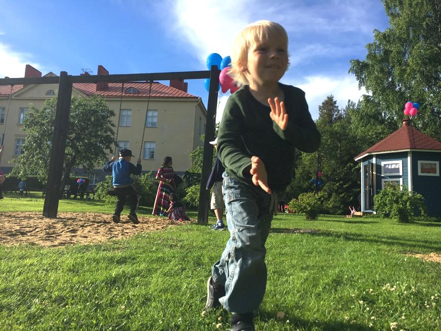 saattohoidosta sekä kuntoutusohjaaja Saila Ylönen joka osallistui myös vanhempien kanssa pidettyihin pienryhmiin.