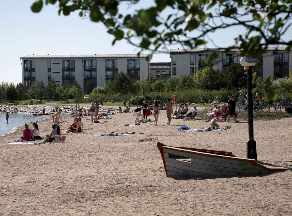 2 RANTAVYÖHYKKEEN KEHITTÄMINEN Kuva: RoyKoto Kaupunginosan ranta-alueet ovat aktiivisessa virkistyskäytössä ja tunnettuja sekä viihtyisyydestään että monipuolisuudestaan.