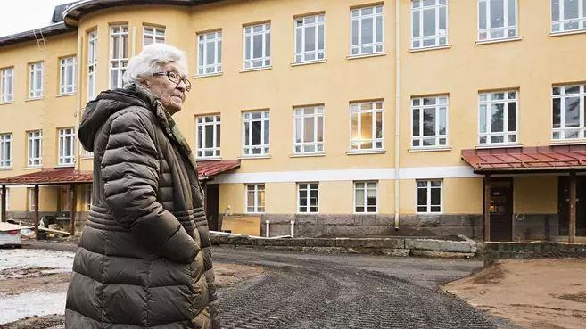 Valkoisen ruton takia vauvoja vietiin äideiltään jopa vuodeksi Liisa Kauppinen hoiti ja imetti heitä kuin omiaan Vastasyntyneet eristettiin Joulumerkkikoteihin, jotta vanhempien tauti ei tarttuisi.