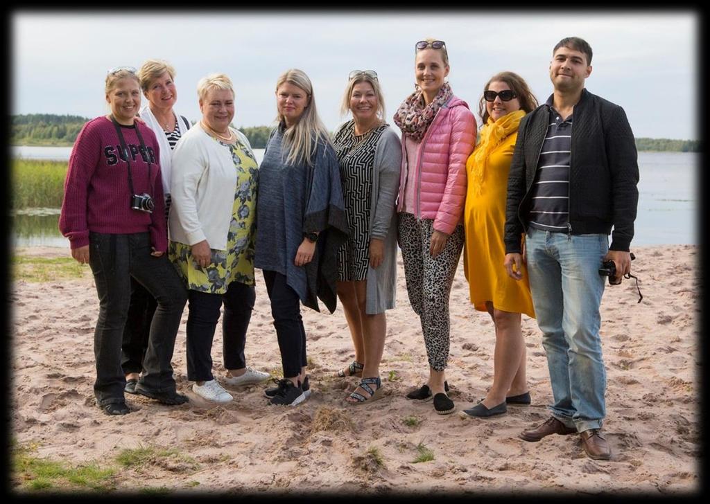 Toinen matkapäivä alkoi Ahlströmin ruukin aamiaisella sekä herättelevällä aamujoogalla.