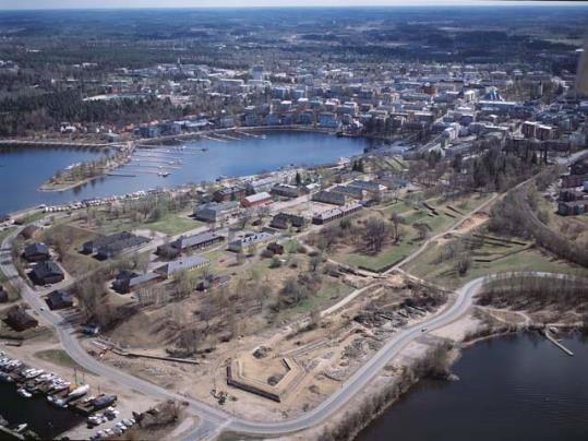 38 Kuva 19. Lappeenrannan linnoitus (Vallas 2003) Vallien korjaamiseen meni noin 30 vuotta, joista työpäällikkö Nupposen mukaan 20 vuotta oli tehokasta työskentelyä.
