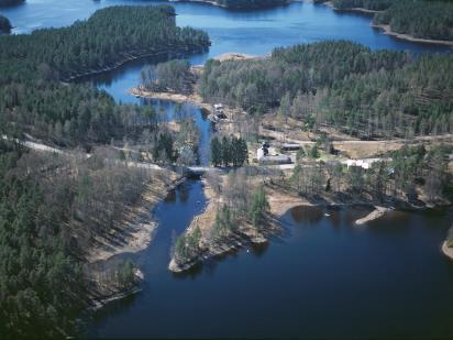 76 Kuva 57. Käyhkään kanava Ruokolahdella (Vallas 2003) Kuten edellä on mainittu, kanavista parhaiten säilynyt on suurin, Kukonharjun kanava vaikeakulkuisessa maastossa (kuva 58).