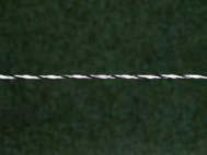 Vastus 0,58 Ω/m 500721001 19,95 Puna-valkoinen Olli-aitanauha 20 mm/200 m Hyvin erottuva puna-valkoinen aitanauha. 7 x 0,2 mm ruostumaton teräs- ja 1 x 0,2 mm alumiinijohtimet.
