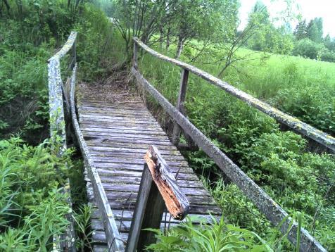 Tervakuksa-Törmävaaran kota, patikkapolku. V. 1997 rakennettu patikkapolku kaksine siltoineen tulisi kunnostaa.