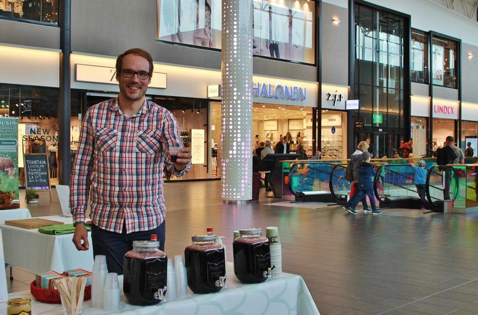 ilman vaikuttavuutta. Varsinkin koulutushankkeissa olennaista on mitä tapahtuu osallistujien korvien välissä, osaamisena tai ajatuksissa maaseudun mahdollisuuksista.