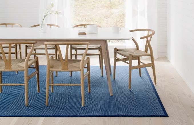 Ruokapöydän alla maton koolla on merkitystä. Maton on hyvä olla niin iso, että tuolit sopivat sen päälle myös ollessaan irrallaan pöydästä.