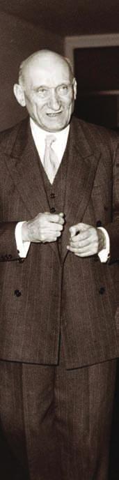 6 EUROOPAN PARLAMENTTI ROBERT SCHUMAN 1982 1984 Pieter Dankert 1984 1987 Pierre Pflimlin 1987 1989 Lord Plumb 1989 1992 Enrique Barón Crespo 1992 1994 Egon A.