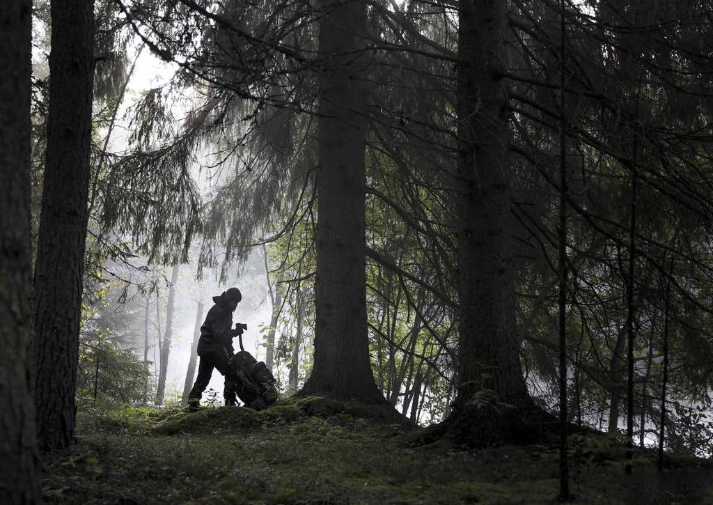 2 - SAVOTTA - TARINA TARINA - SAVOTTA - 3 Siitä hetkestä alkaen, kun Allan Halme alkoi vaimonsa Marjatan kanssa valmistaa nahkarukkasia ja -reppuja metsureille, on ajatuksena ollut: Tehdään parempia
