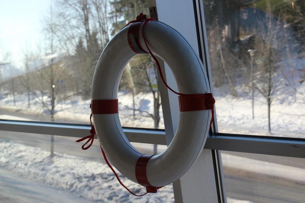 (Kuva: Sini Makkonen) Tavoitteena on, että kaikki uimavalvojat ovat käyneet vähintään Suomen Uimaopetus- ja Hengenpelastusliiton hengenpelastajan peruskurssin.