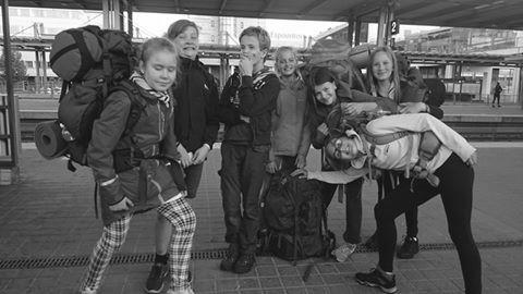 Gerbiilien syysvaellus 11 13.9 Näimme kololla klo 18 ja pakkasimme yhteiset tavarat. Lähdimme Santahaminasta bussilla ja menimme Herttoniemeen.