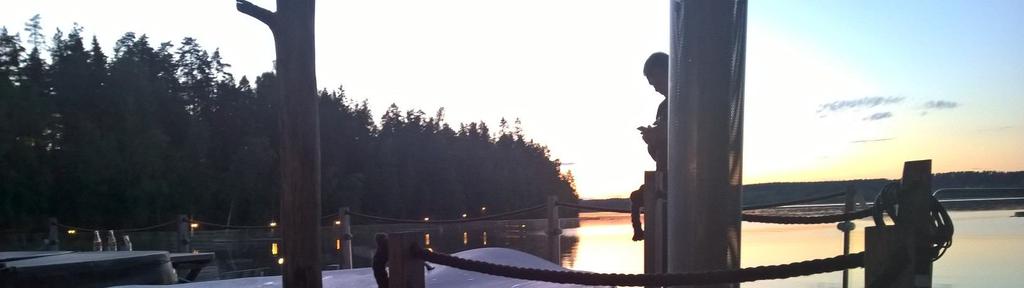 Luvattua ukkosmyrskyä tähyten kiirehdimme rantaan.