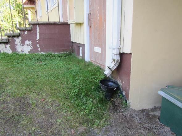 mahdollista päästä seinärakenteeseen.