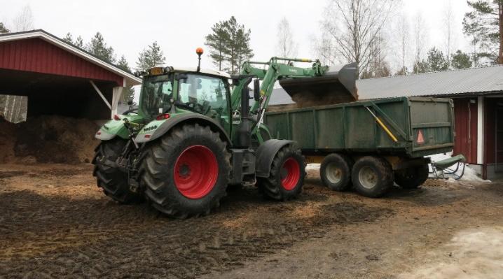 Tässä kuljetusdemonstraatiossa koko lastaustapahtuma kesti noin 15 minuuttia peräkärryn irrotuksineen ja kiinnityksineen.