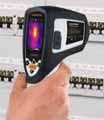 ..50 C Toimitussisältö: ThermoVisualizer Plus suojakumituksella, QuickReporting-Software, 4 GB Mikro-SD-kortti, USB-kaapeli, paristot, kantolaukku 082.