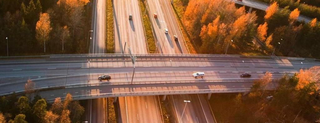 Tiet lukuina Moottoriteitä noin 890 kilometriä ja kevyenliikenteen väyliä noin 5 300 kilometriä. Siltoja on noin 15 000 kappaletta.