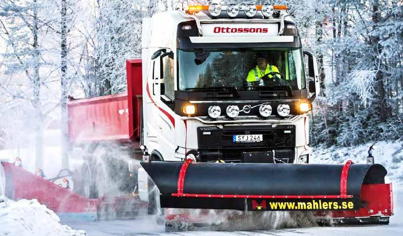 Ottossons Åkerin uusimman aurausauton, vuosimallin 2015 Volvo FH 6x2:n, etuosaan on asennettu tutka. Se näyttää mustalta muovimatolta, joka on asennettu melko alas säleikön alaosaan.