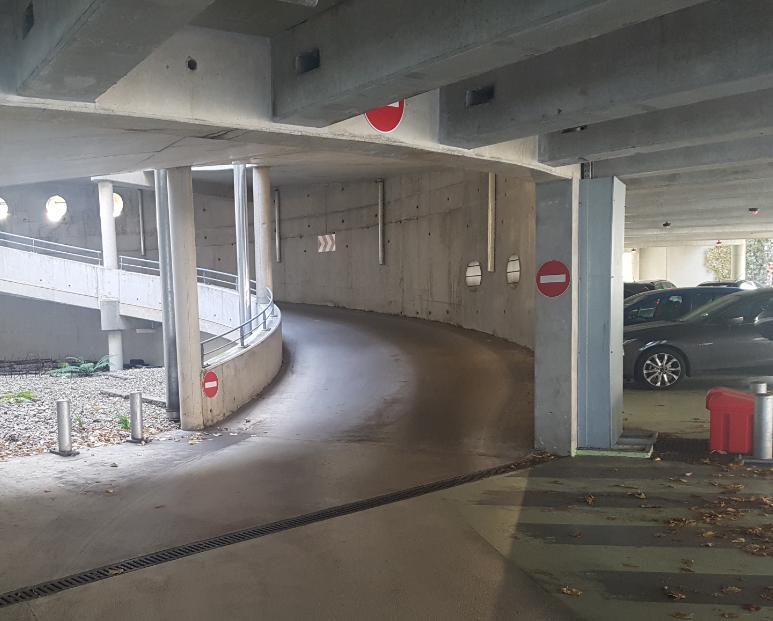 PYSÄKÖINTI Suunnittelua ohjaavat pysäköintinormit, joissa hyvän joukkoliikennepalvelun alueelle sallitaan hieman pienempi mitoitus Suoraan näillä laskettuna autopaikkoja tarvittaisiin noin 5800