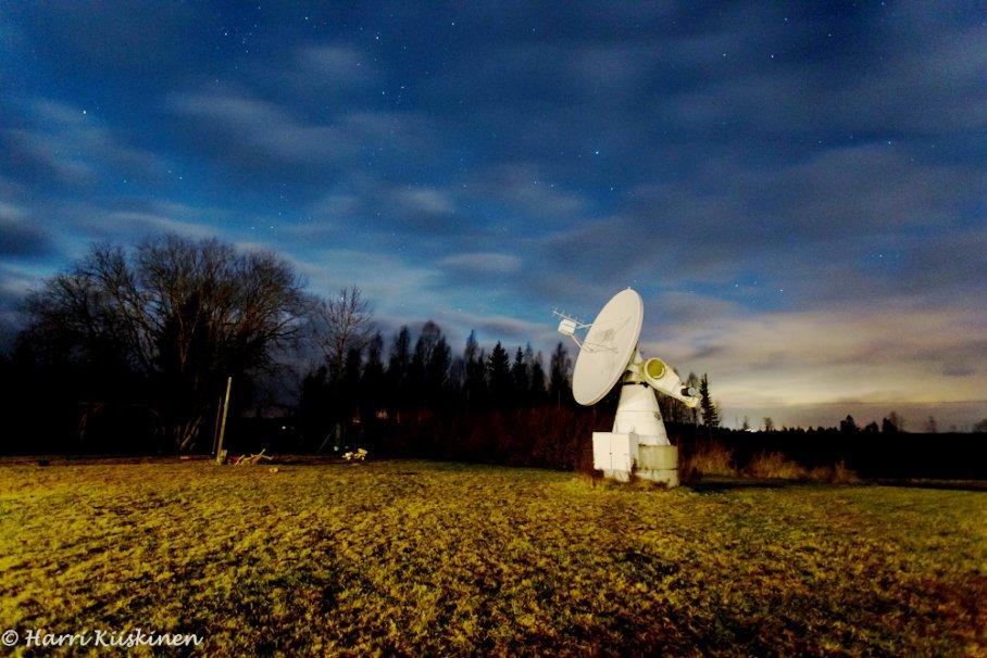 Hankasalmen observatorion radioteleskooppi. Kuva: Harri Kiiskinen Ryhmille, kuten koululuokille, järjestetään tilausnäytäntöjä, joiden sisällöstä voidaan sopia yhdessä tilaajan kanssa.