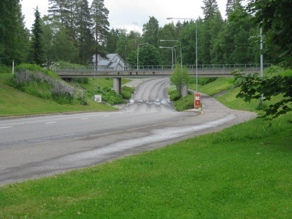 Kumulanadun aliulu Aiaisemmat suunnitelmat Vuonna on valmistunut Esoo-Lohja taajamaliienneradan asemaaiojen selvitys, jossa tehtiin olmen asemaaian, Lohjan esustan, Lohjan aseman ja uijalan taremman