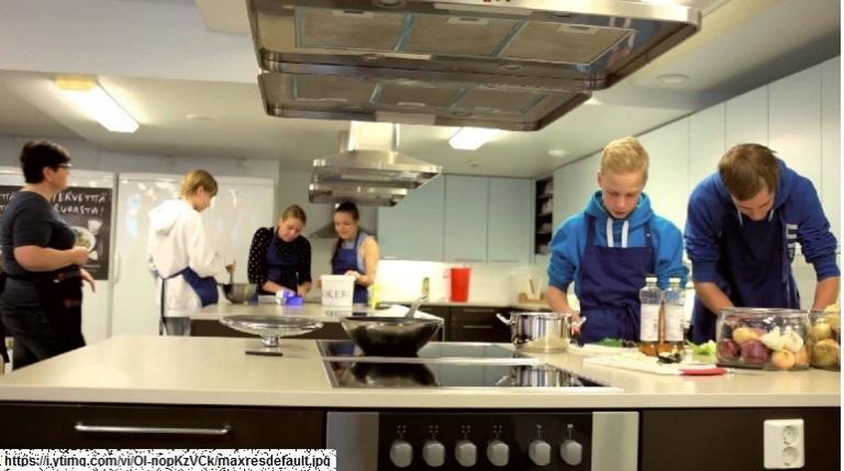oppilaat tutustuvat monenlaisiin tapoihin, yhteisöllisiin käytäntöihin ja katsomuksiin Asioita opitaan näkemään toisten elämäntilanteista ja olosuhteista käsin Perusopetus rakentuu moninaiselle
