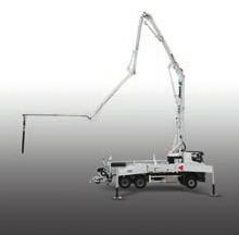 Pumppusarja SCHWINGin SX-tukijalat mahdollistavat 2,50 metrin pituisilla pumppusylintereillä varustetun pitkäiskuisen