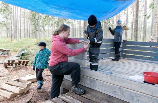 Tässä numerossa Sisällys ja toimitustiedot 2 Päätoimittajalta 3 Terveisiä lippukunnasta 4 Parkanon seurakunnan tervehdys 5 Ryhmät kaudella 2017-2018 ja yhteystiedot 6 Seikkailijoiden esittely 7