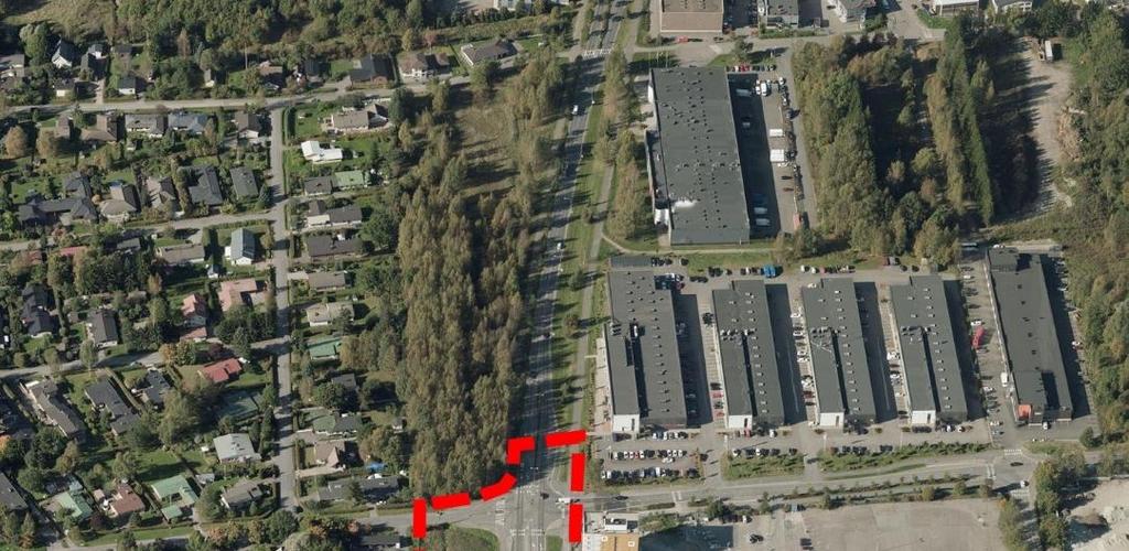 Tikkurilantien varrella, Puutarhatien ja Tikkurilantien risteyksessä, Koivuhaan kaupunginosassa.