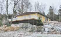 + 1 mh + khh + sauna + kellari + var + 2 wc ja 2 autotallia yht. 243/315 m 2 sekä iso terassi, kuisti ja lasitettu parveke. Pihapiirissä myös hirsinen vierasmaja n. 20 m2 + terassi ja palju.