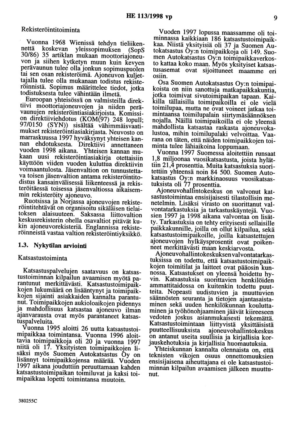 HE 113/1998 vp 9 Rekisteröintitoiminta Vuonna 1968 Wienissä tehdyn tieliikennettä koskevan yleissopimuksen (SopS 30/86) 35 artiklan mukaan moottoriajoneuvon ja siihen kytketyn muun kuin kevyen