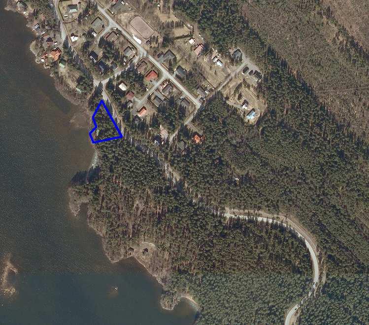 Suunnittelualue rajoittuu Pyhäjärveen.